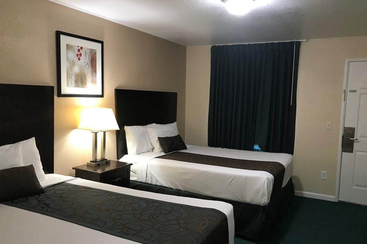 Yosemite Parkway Hotel Merced Buitenkant foto