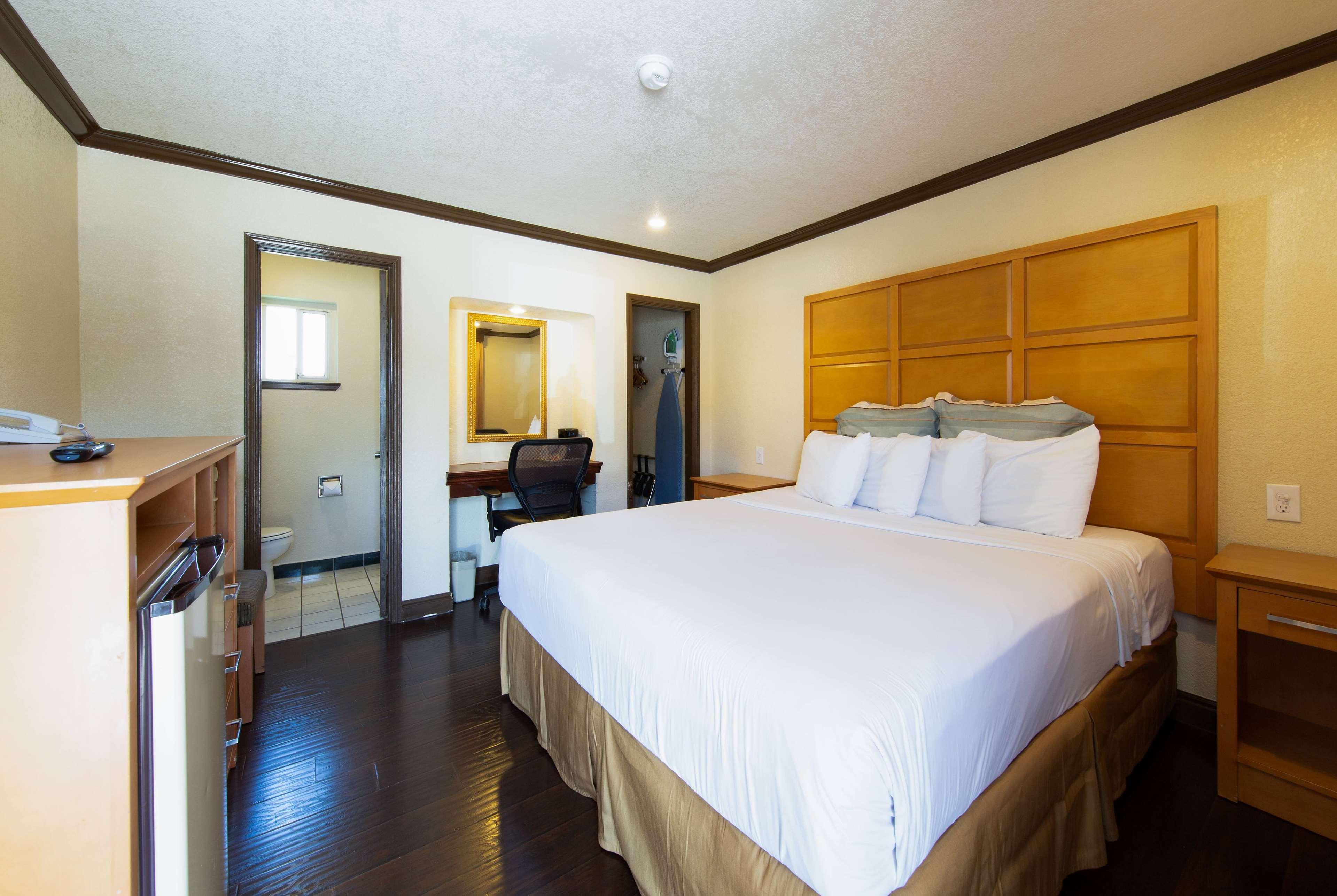 Yosemite Parkway Hotel Merced Buitenkant foto