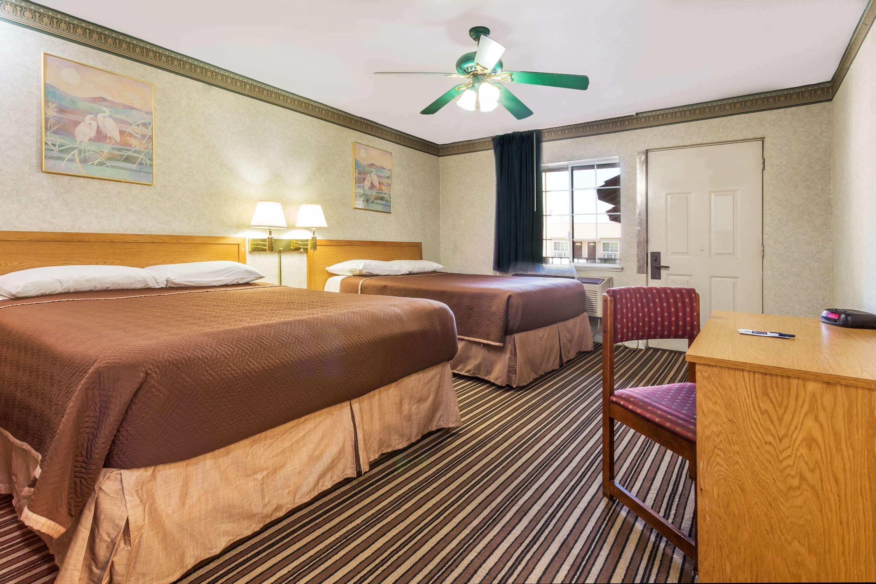 Yosemite Parkway Hotel Merced Buitenkant foto