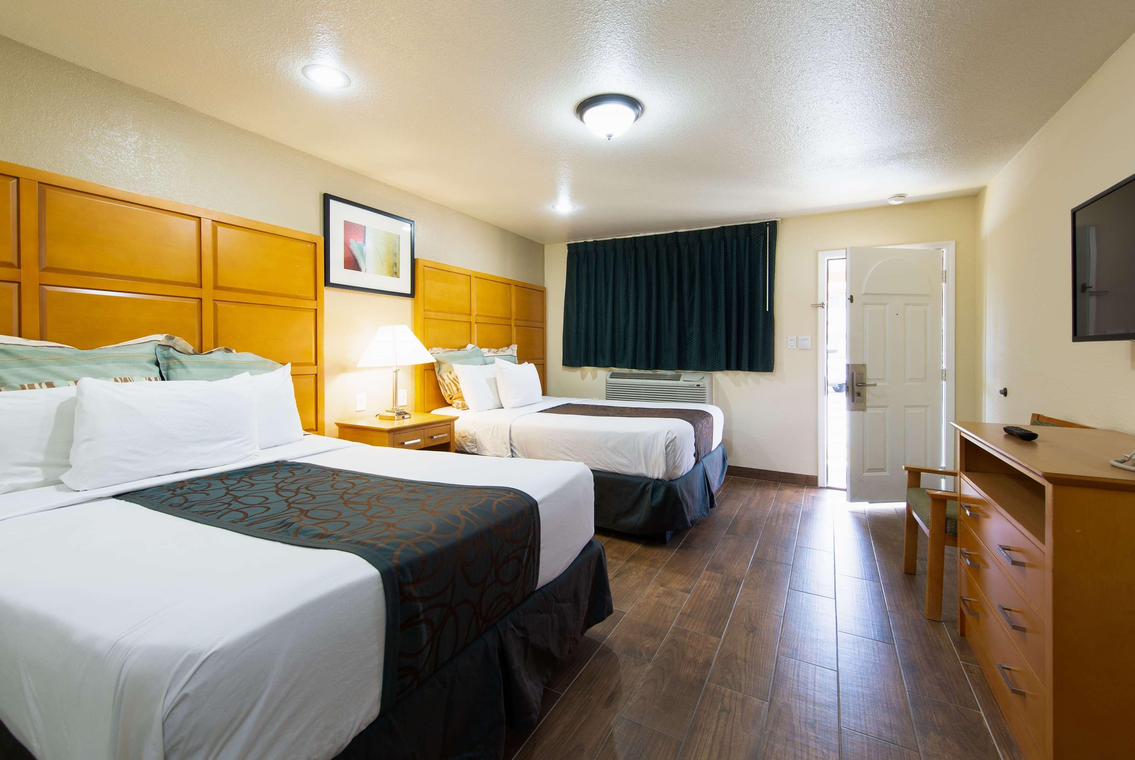 Yosemite Parkway Hotel Merced Buitenkant foto
