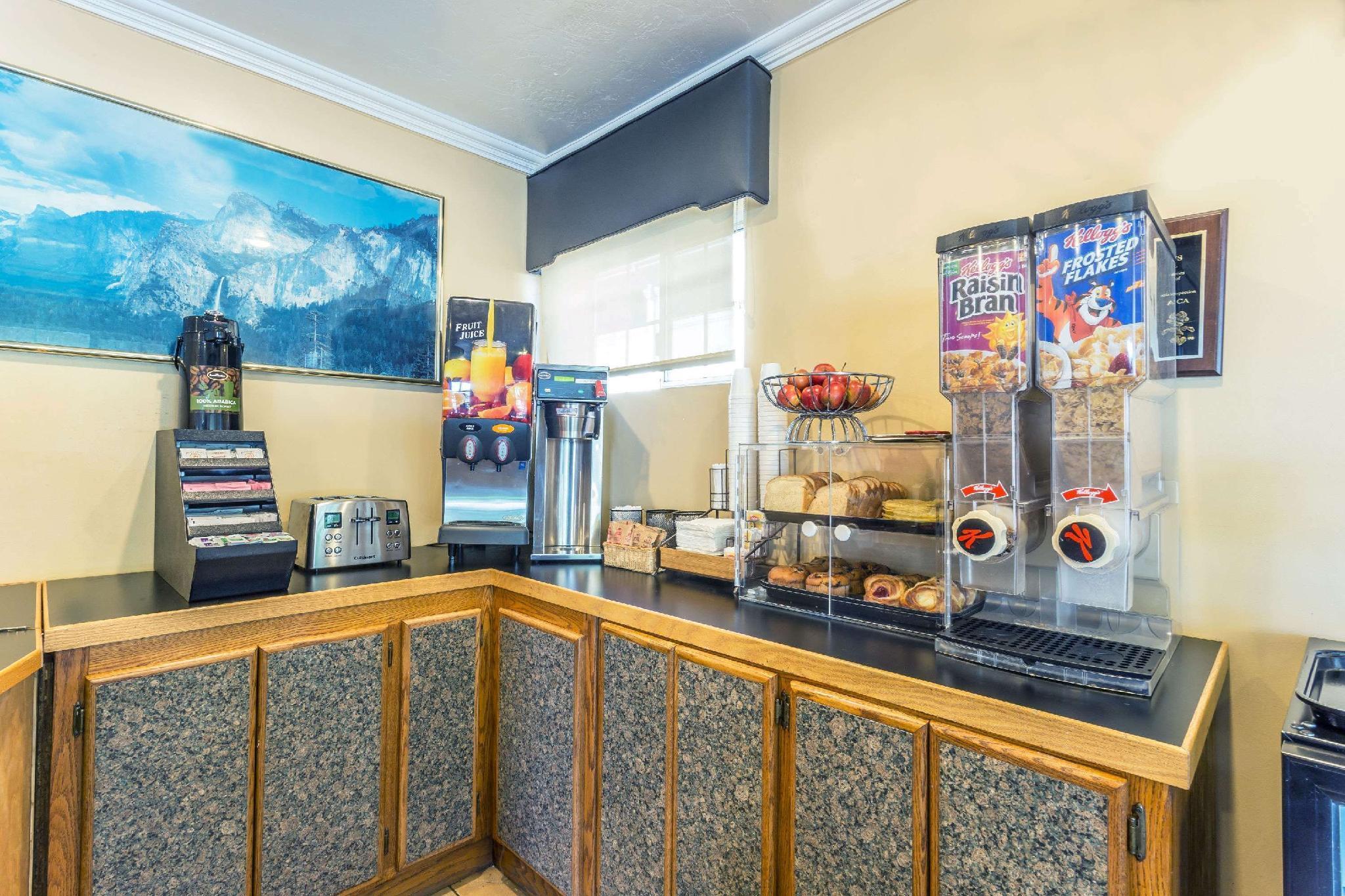 Yosemite Parkway Hotel Merced Buitenkant foto