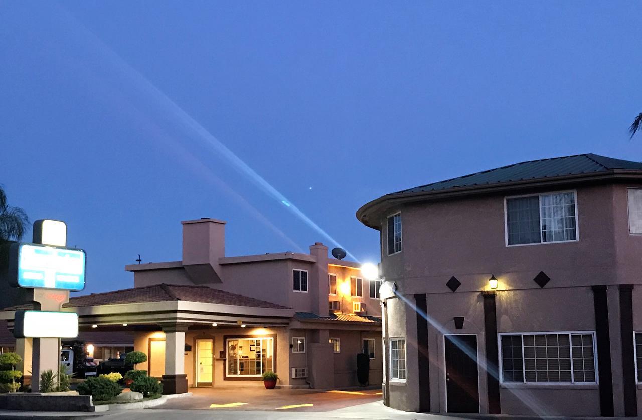 Yosemite Parkway Hotel Merced Buitenkant foto